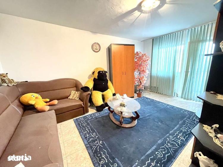 Apartament cu 3 camere decomandat în Republicii
