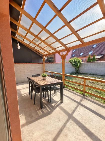 Casă cu Teren 240 Mp în Central