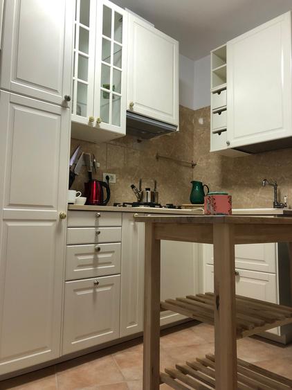 Apartament cu 3 camere decomandat, mobilat în P-ța Romană