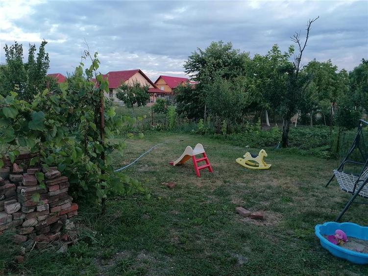 Casă individuală cu 5 camere cu Teren 500 Mp în Exterior Vest