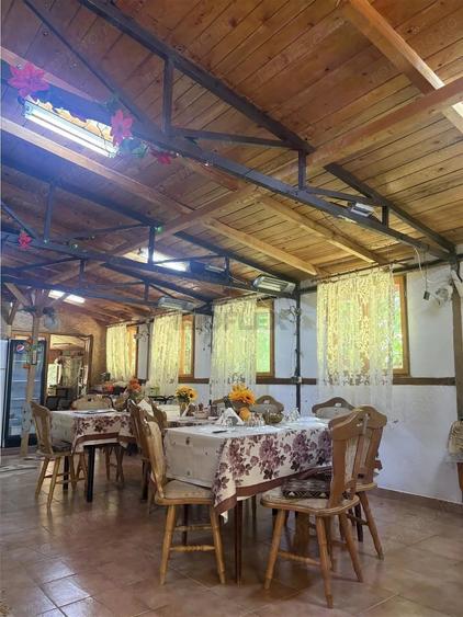 Casă cu 12 camere cu Teren 2000 Mp în Sărata