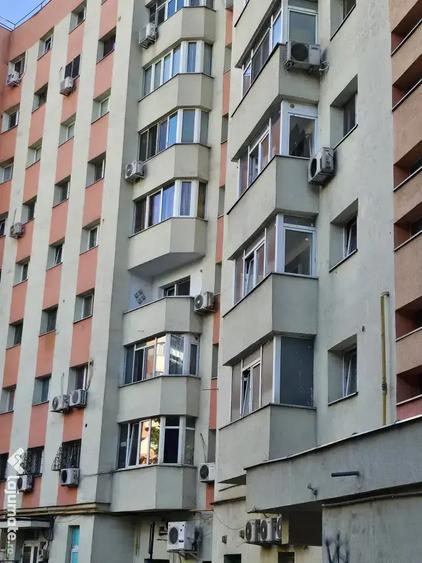 Apartament cu 4 camere semidecomandat în Central