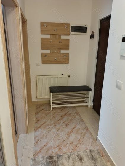 Apartament cu 3 camere decomandat în Tractorul