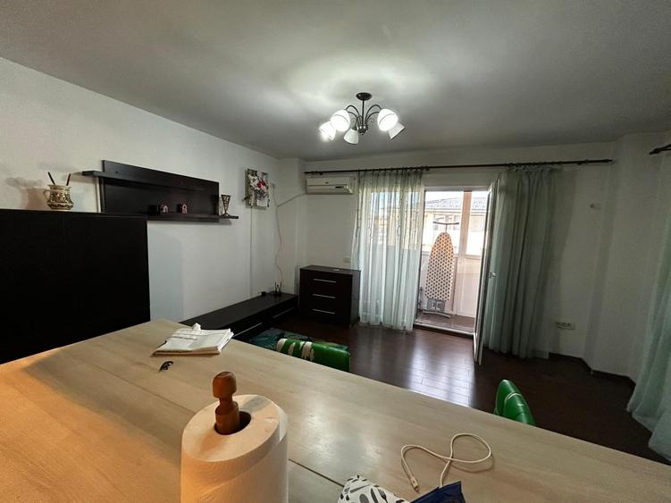 Apartament cu 3 camere semidecomandat, mobilat în Militari
