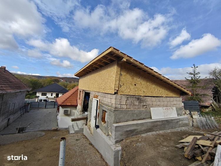 Casă cu 2 camere cu Teren 1000 Mp în Băișoara