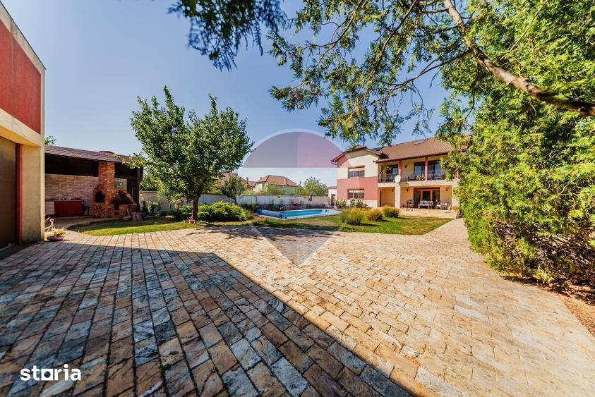 Casă cu 5 camere cu Teren 1030 Mp în Fântânele