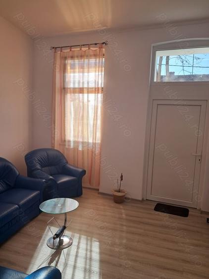 Casă cu 6 camere cu Teren 100 Mp în Blașcovici