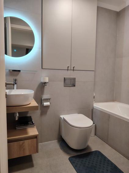 Apartament cu 5 camere decomandat, mobilat în P-ta Presei Libere