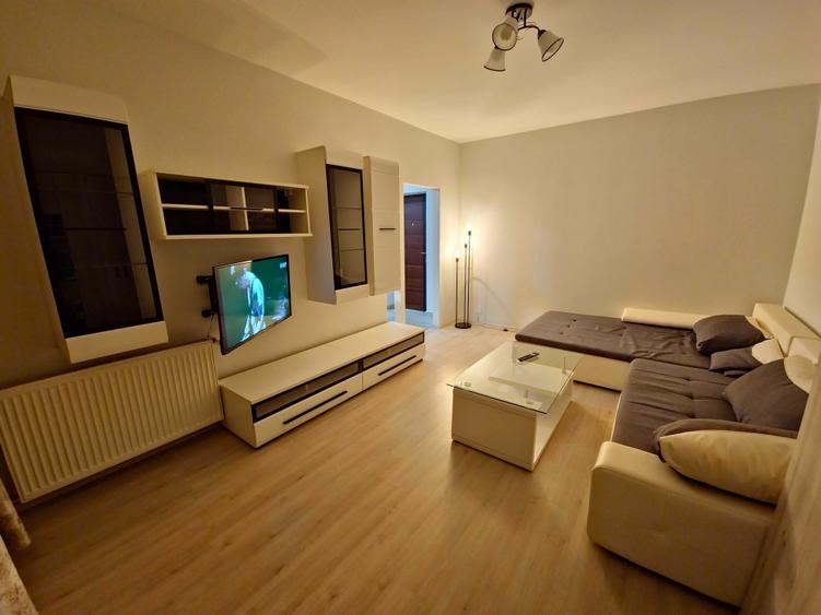 Apartament cu 2 camere decomandat în Central