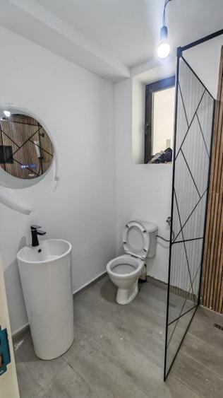 Casă individuală cu 9 camere cu Teren 361 Mp în Afumați