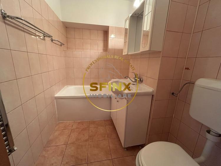 Apartament cu 3 camere decomandat, mobilat în P-ța Victoriei