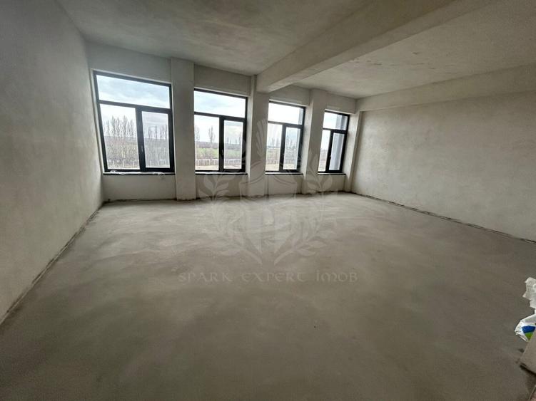 Birou, de 1,200 mp, în Bărcănești