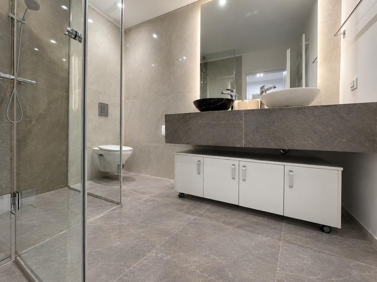 Duplex cu 7 camere cu Canalizare în Nord