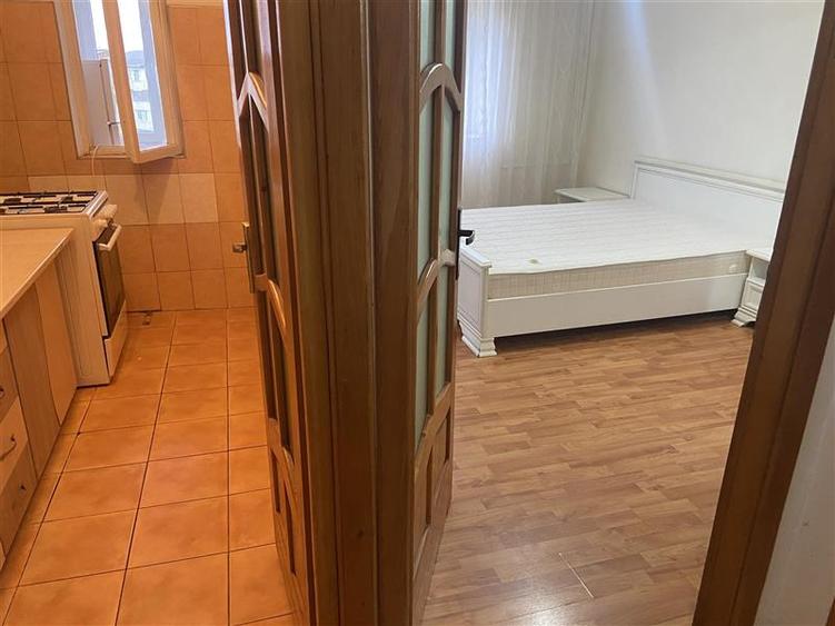 Garsonieră decomandată, mobilată în Central