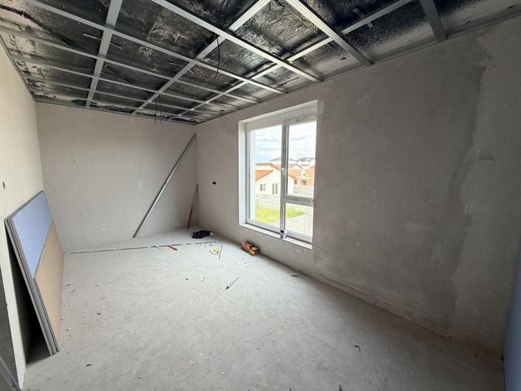 Duplex cu 4 camere cu Canalizare în Moșnița Nouă