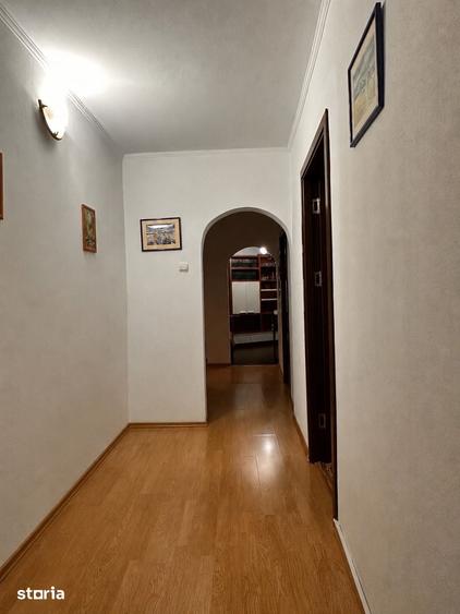 Apartament cu 4 camere decomandat în Central