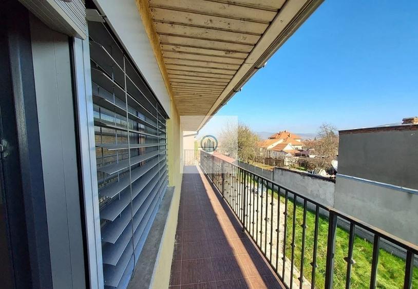 Casă individuală cu 6 camere cu Canalizare în Ultracentral
