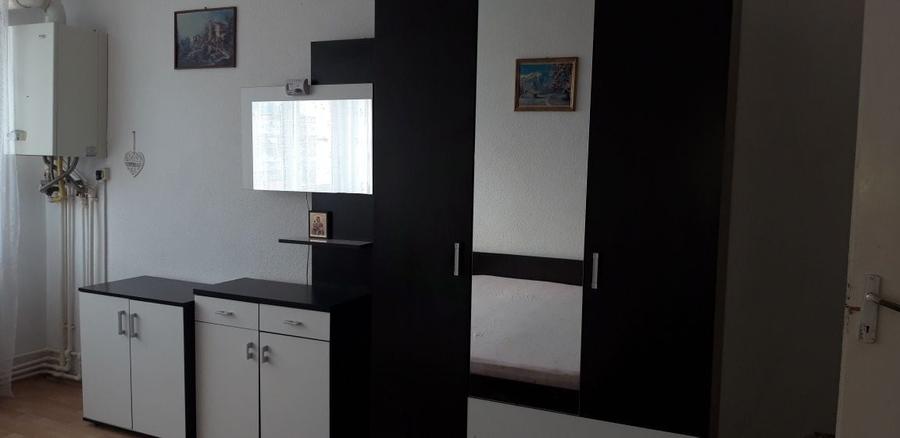 Garsonieră decomandată în Central