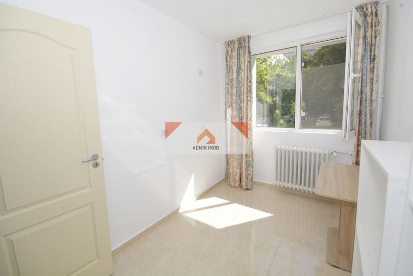 Apartament cu 3 camere semidecomandat în Drumul Taberei