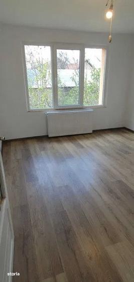 Apartament cu 4 camere decomandat în Craiter