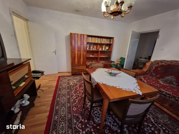 Apartament cu 3 camere semidecomandat în Girocului