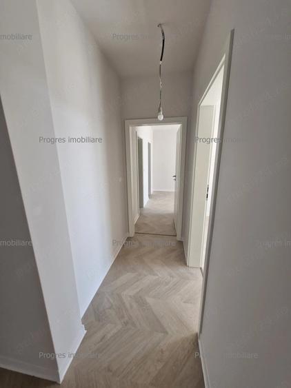 Apartament cu 3 camere semidecomandat în Aradului