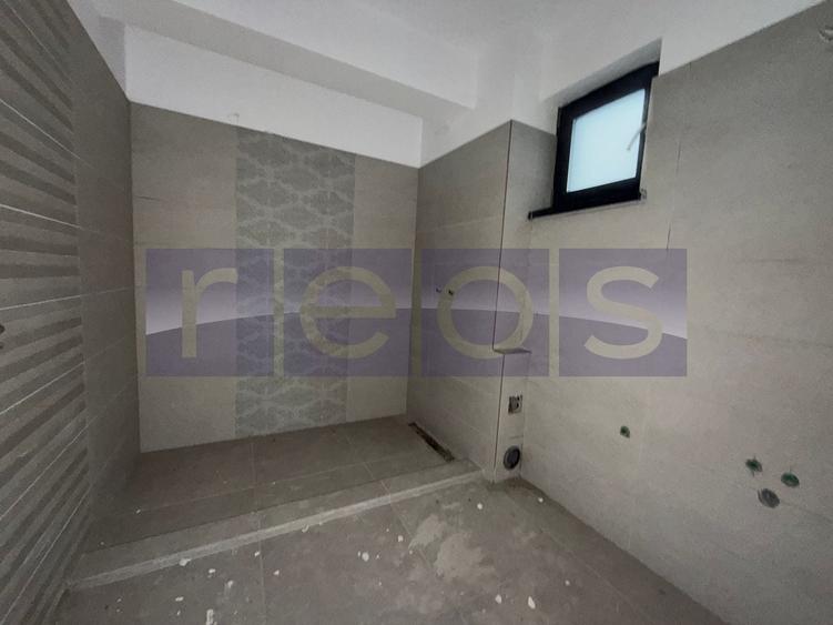 Casă individuală cu 14 camere cu Canalizare în Vitan