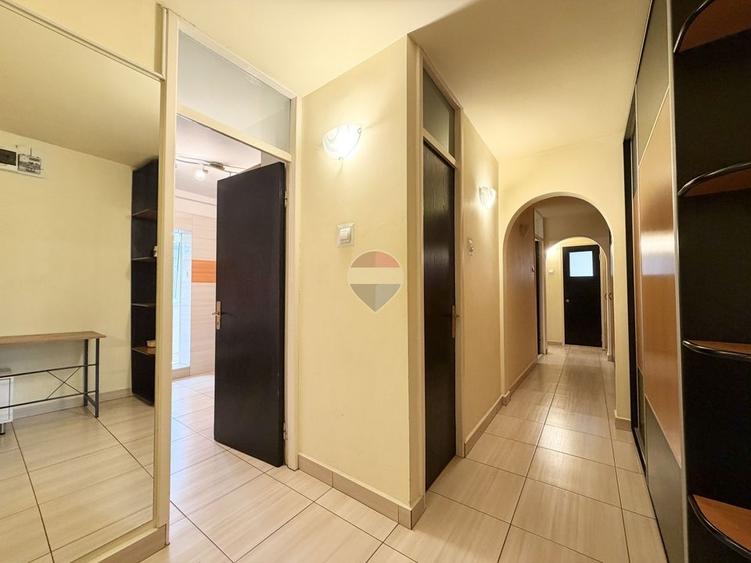 Apartament cu 3 camere decomandat, mobilat în Uverturii
