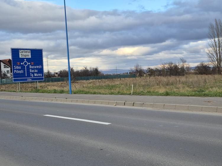 Teren Construcții intravilan de 2858 mp, în Stupini