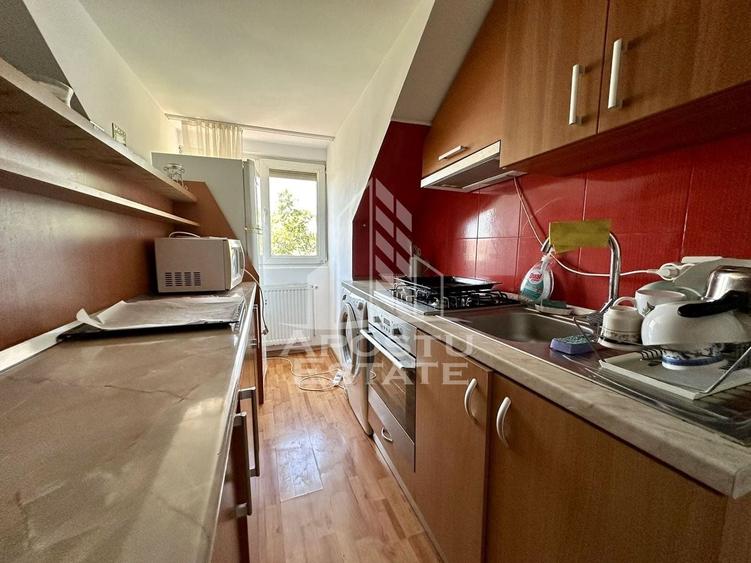 Apartament cu 3 camere nedecomandat în Girocului