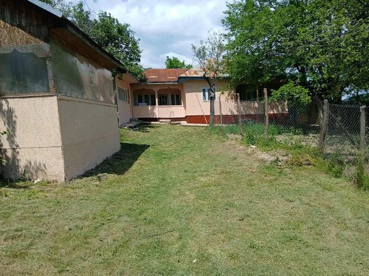 Casă cu Teren 1663 Mp în Poiana