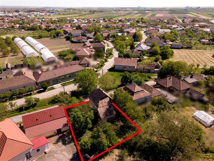 Casă cu 3 camere cu Teren 542 Mp în Sântion