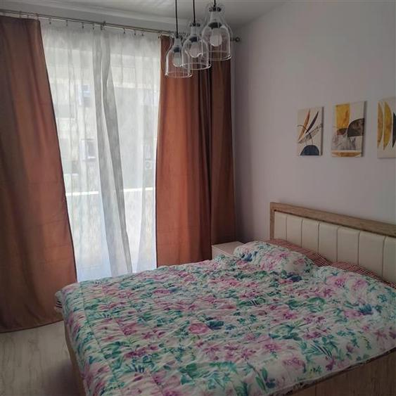Apartament cu 2 camere decomandat, mobilat în Roșu