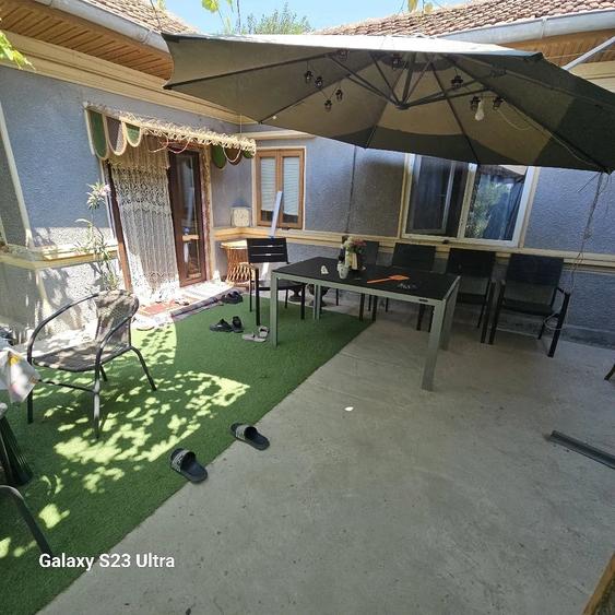 Casă cu 10 camere cu Teren 2500 Mp în Curcani