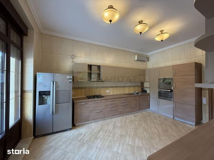 Vila 9 camere cu piscina si teren de 1.000 mp - 1