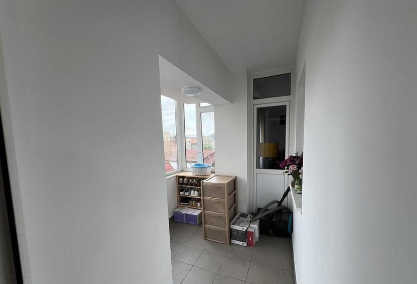 Apartament cu 2 camere decomandat, mobilat în Turnișor