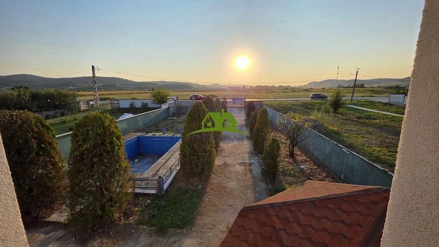Casă cu Teren 3600 Mp în Slăvitești