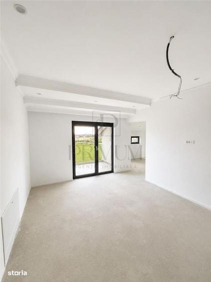 Apartament cu 3 camere semidecomandat în Moșnița Nouă