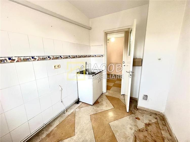 Apartament cu 2 camere decomandat în Energiei