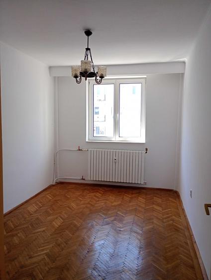 Apartament cu 4 camere decomandat în Ultracentral