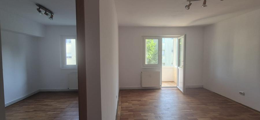 Apartament cu 2 camere semidecomandat în Centrul Civic