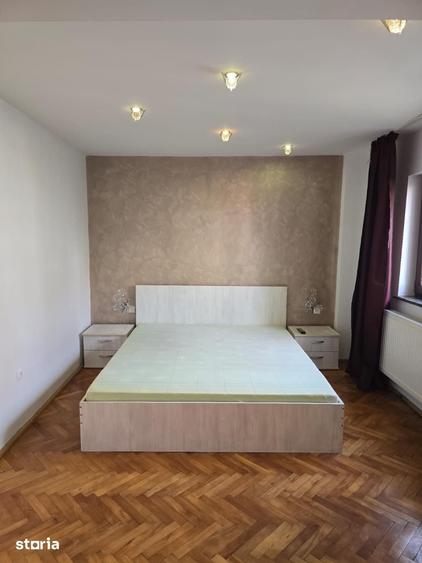 Apartament cu 4 camere în Cetate