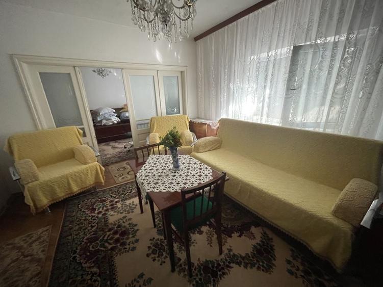 Casă cu Teren 200 Mp în Central