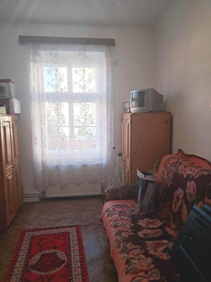 Apartament cu 4 camere decomandat în Orașul de Jos