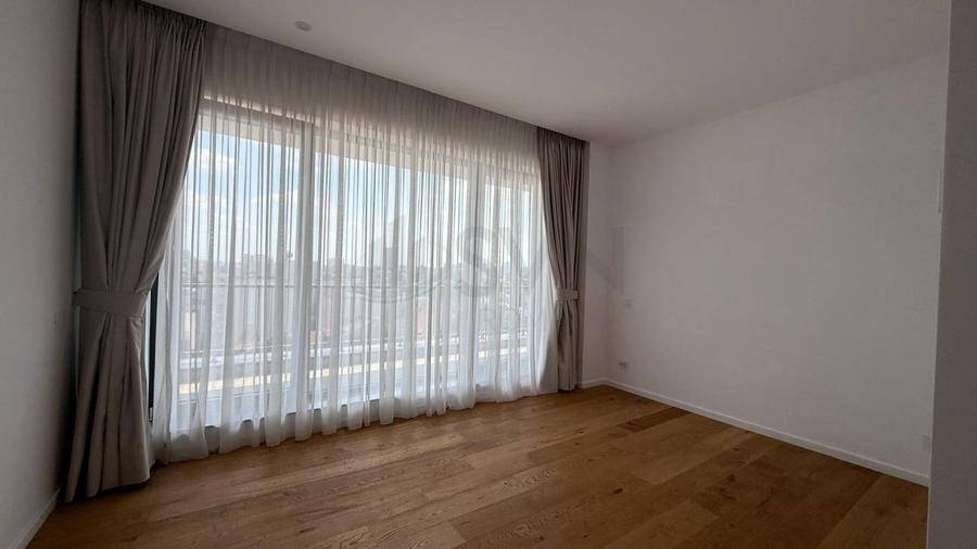 Apartament cu 4 camere semidecomandat în Dacia