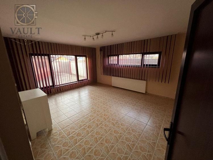 Casă individuală cu 7 camere cu Canalizare în Cozieni