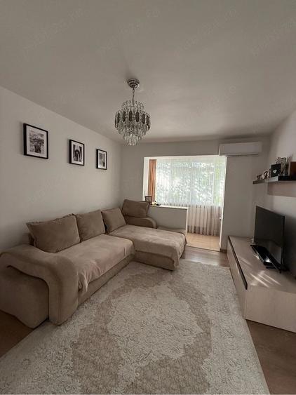 Apartament cu 3 camere semidecomandat în Central