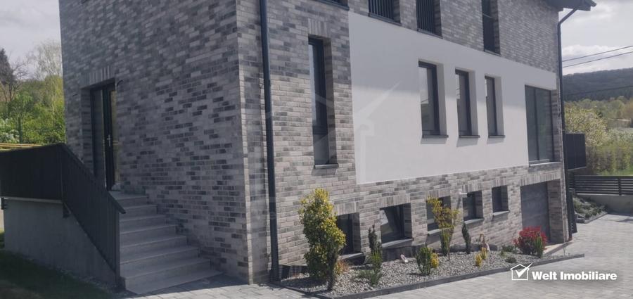 Casă individuală cu 5 camere cu Canalizare în Făget