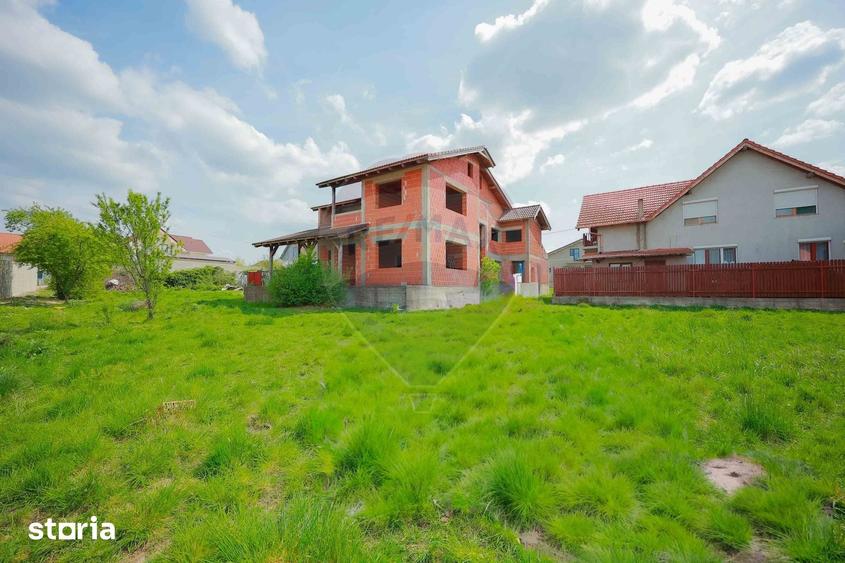 Casă cu 6 camere cu Teren 1013 Mp în Sânmartin