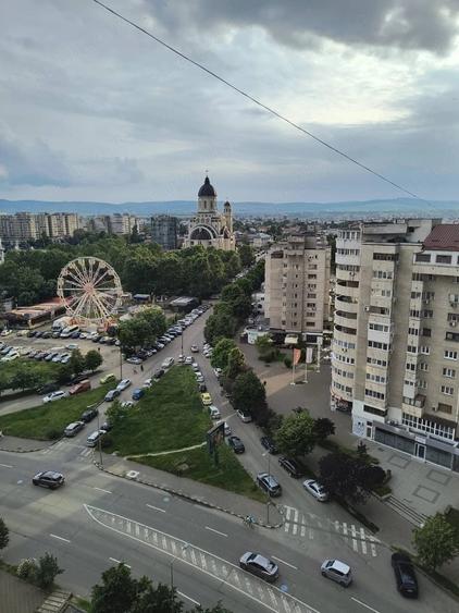 Apartament cu 3 camere decomandat în Central